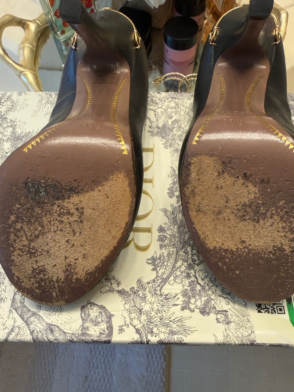 Gucci Black Leather Peep-Toe Pumps - Classic Heel 39.5. Used - Picture 2 of 3